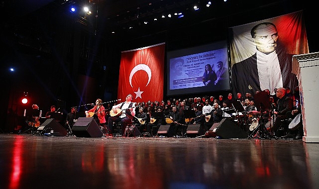 AKM'de türkü dolu gece