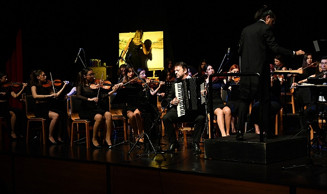 Beylikdüzü'nde fırça darbeleriyle müziğe yolculuk