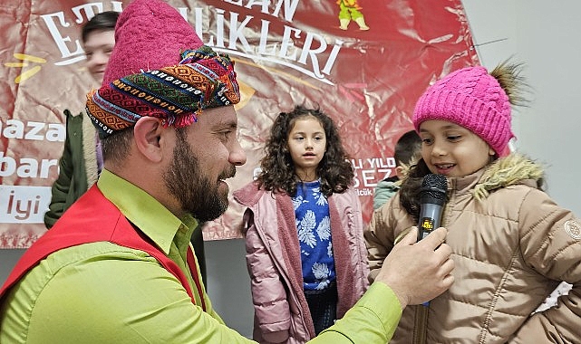 Gölcük Belediyesi her yıl geleneksel hale getirdiği Ramazan akşamları etkinliklerini, bu yıl da hem şehir merkezinde hem de köylerde çocuklarla buluşturmaya devam ediyor