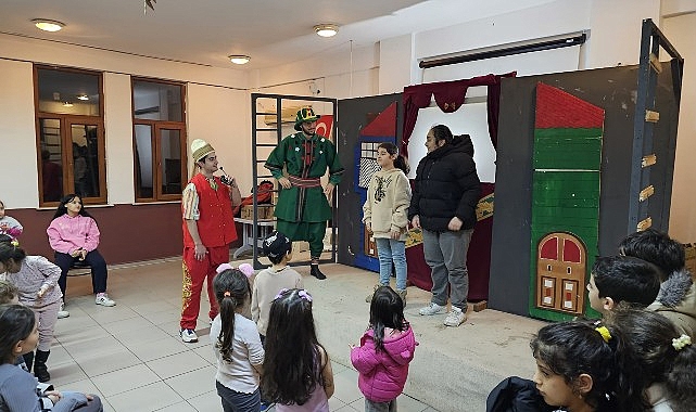 Gölcük Belediyesi tarafından düzenlenen “Ramazan Ayı Çocuk Şenliği"; Ulaşlı Gençlik Merkezi'nde çocuklara eğlence dolu bir akşam yaşattı