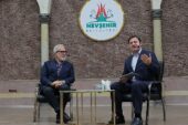 Nevşehir Belediyesi tarafından düzenlenen 'Ramazan Sohbetleri' programının konuğu ünlü yazar Bahadır Yenişehirlioğlu oldu