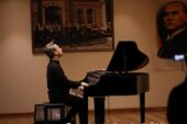 Türkiye'nin önde gelen piyanistlerinden Dengin Ceyhan Efes Selçuk'ta klasik müziğin kadın bestecilerinin eserlerine hayat verdi