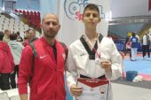 Foça Belediyespor Kulübü Taekwondo Şubesi Sporcusu Asrın Yağız Büyükyavuz, yarı final elemelerini altın madalya ile geçti