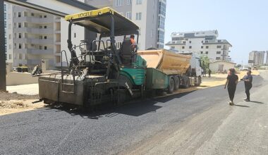 Alanya’da alt yapısı tamamlanan yerler asfaltlanıyor