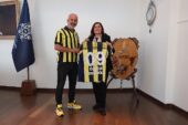 Aydın Fenerbahçeliler Derneği Başkanı Hayrettin Dincil Aydın Büyükşehir Belediye Başkanı Özlem Çerçioğlu’na nezaket ziyaretinde bulundu