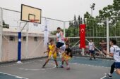 Basketbolcular Gaziemir’de kıyasıya yarıştı