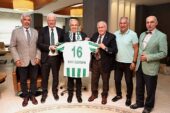 Bursaspor Kulüp Başkanı Sinan Bür ve ekibi Nilüfer Belediye Başkanı Şadi Özdemir’i ziyaret ederek görevinde başarılar diledi