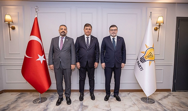 İzmir Büyükşehir Belediye Başkanı Dr. Cemil Tugay AK Parti İl Başkanlığı ziyaretinde iş birliği mesajı verdi  “İzmir daha güzel günler görecek”