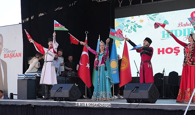 Keçiören Belediyesi tarafından İlçedeki Kalaba Kent Meydanı'nda düzenlenen Hıdırellez Bayramı coşkuyla kutlandı